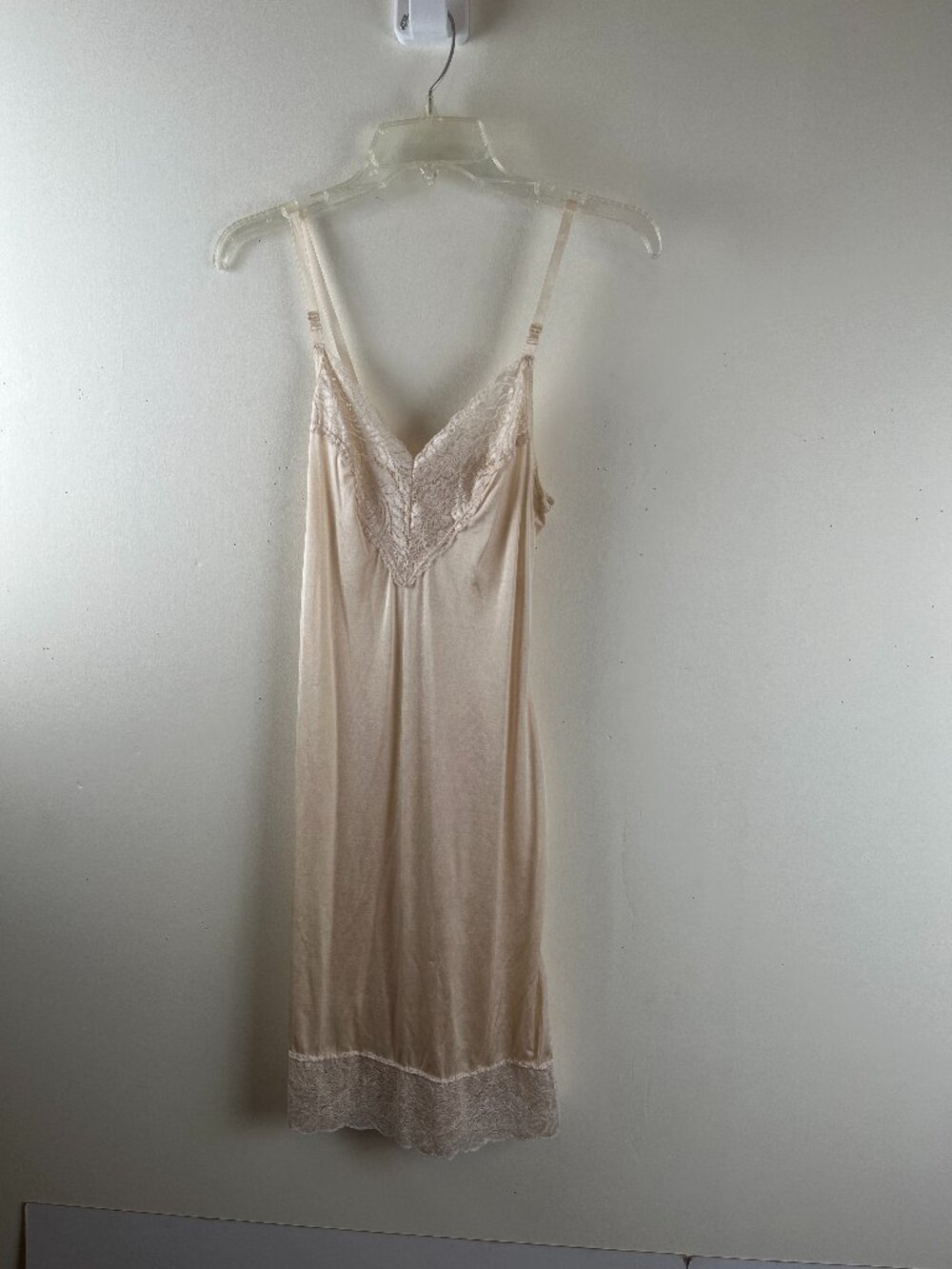 Authentic Vintage Hanes Silk Reflection Off White Full Slip Size 34